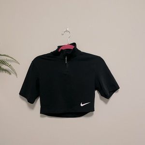 Nike Cropped 1/4 Zip Shirt
